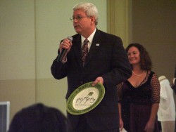 Jerry Foxhoven receives award