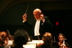 photo of John Canarina conducting the Orchestra
