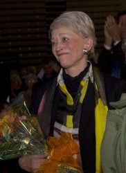 Melva Bucksbaum holds flowers presented to her by Student Body President Samantha Haas