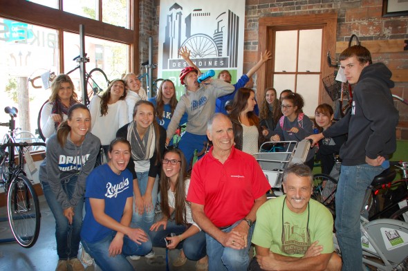 Students in the "I Want to Ride My Bicycle" course meet with members of the Des Moines Bike Collective on September 30.