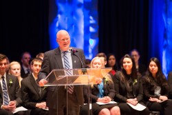 Dave Schulte, BN'83, addresses nearly 800 attendees at the annual CBPA awards ceremony. Schulte received the CBPA Community Leadership Award.