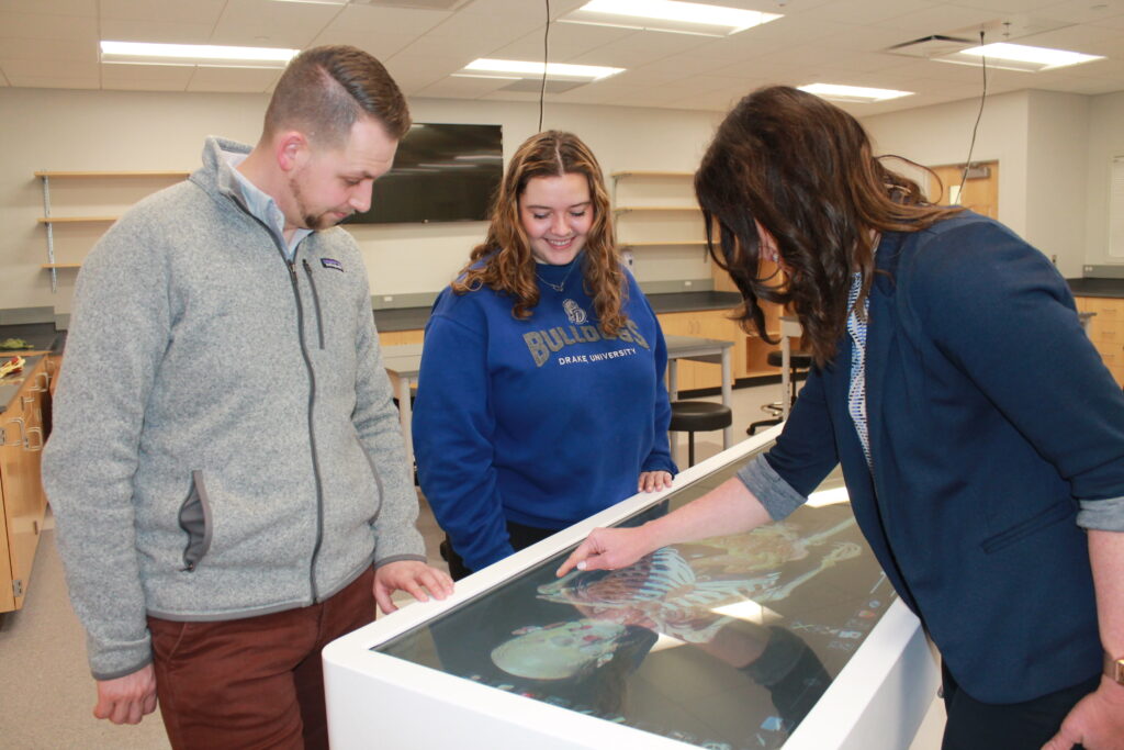 Drs. Alisa Drapeaux and Sean Rogers show real human anatomy in 3D form on an Anatomage Table to a student.